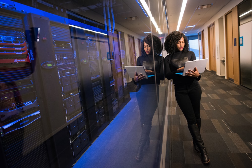 Woman Tech